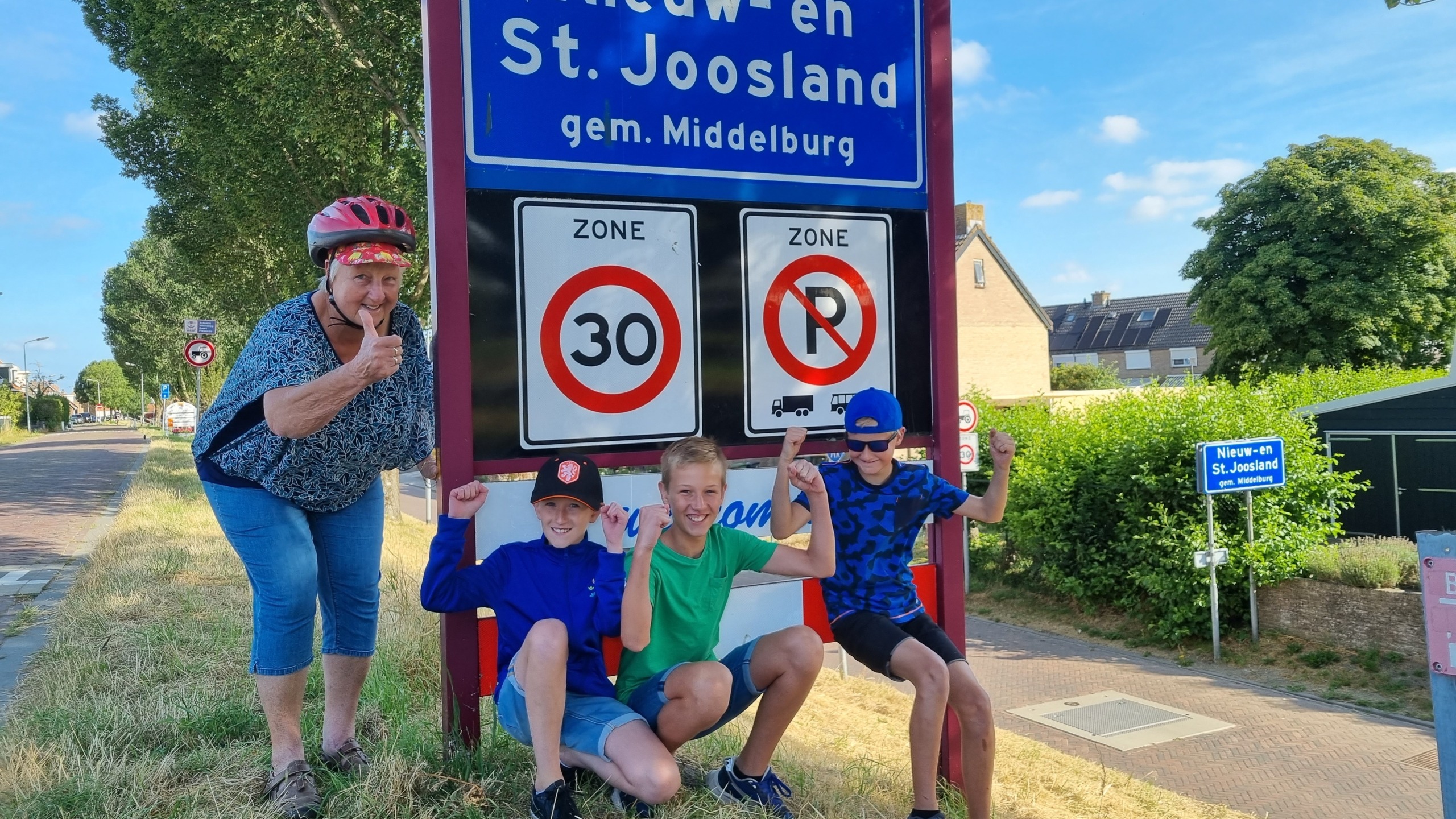 De Zomerchallenge van oma Corrie start en eindigt in Nieuw- en St. Joosland