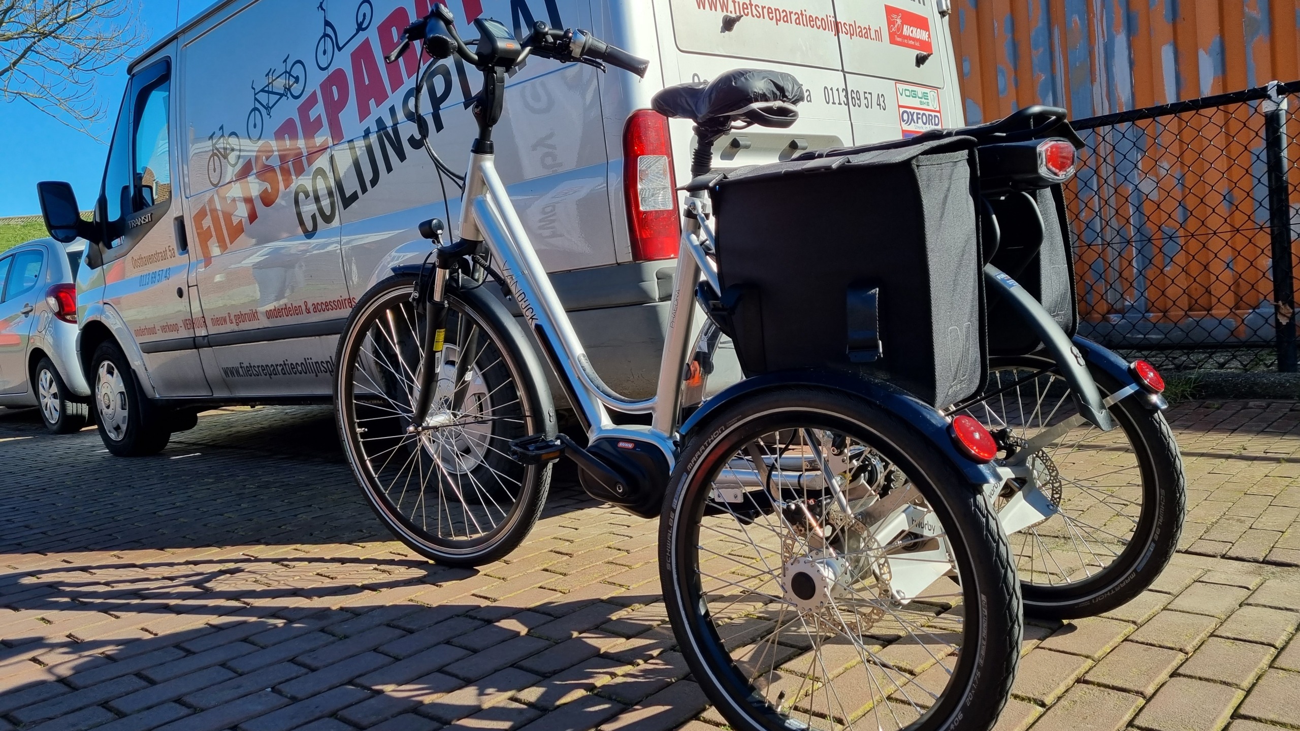 Driewielfiets en busje fietsreparatie Colijnsplaat