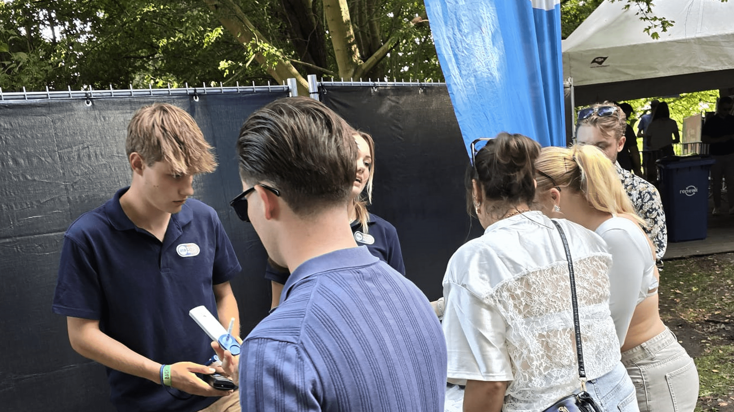 Bezoekers Groovebox festival bij Alcohol en drugstest