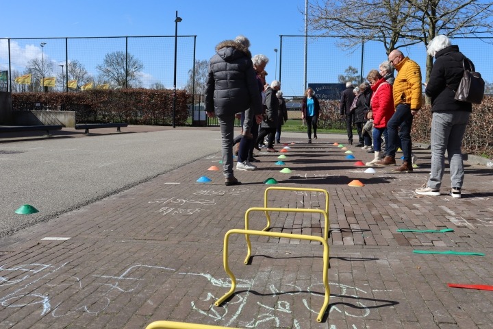 Deelnemers Doortrapdag doen fitoefeningen