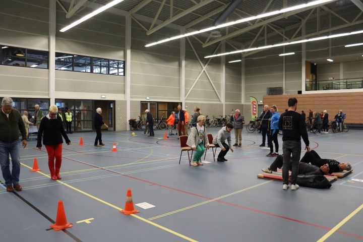 Deelnemers Doortrapdag doen fitoefeningen