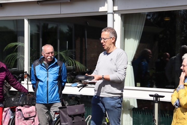 Fietsenmaker geeft uitleg op Doortrapdag Tholen