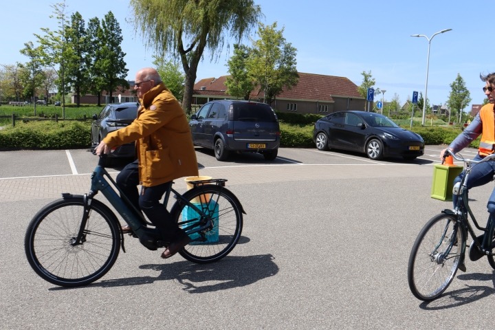 Deelnemer Doortrapdag Tholen op fietsparcourse