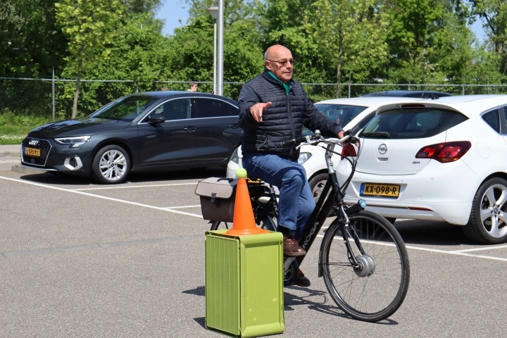 Deelnemer Doortrapdag Tholen op fietsparcourse
