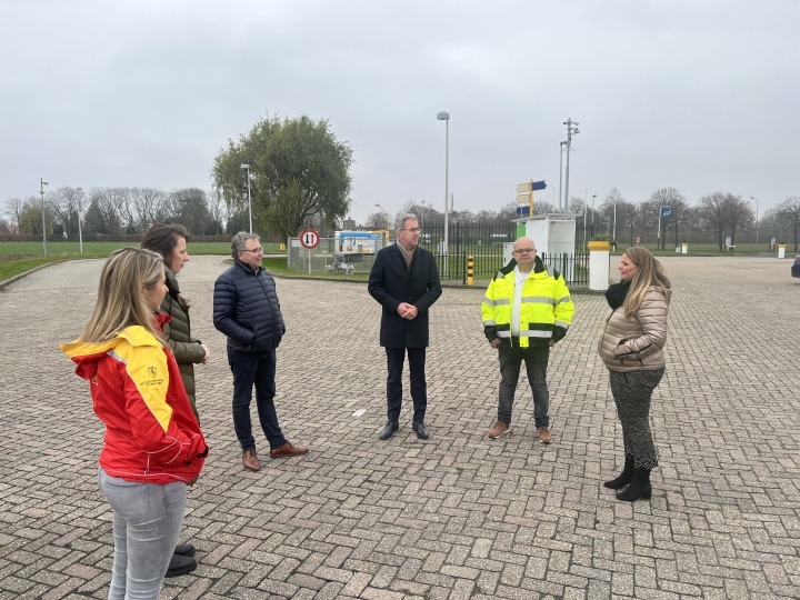 Organisatoren wasstraatactie en gedeputeerde