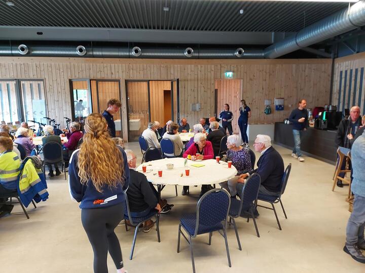 Deelnemers Doortrapdag Goes aan tafels bij hteorie gedeelte