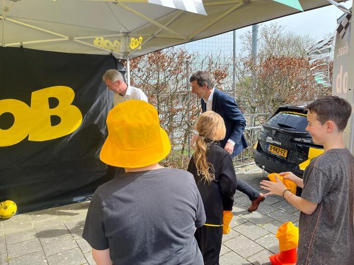 Schieten op BOB Sport doel en scoor een BOB 