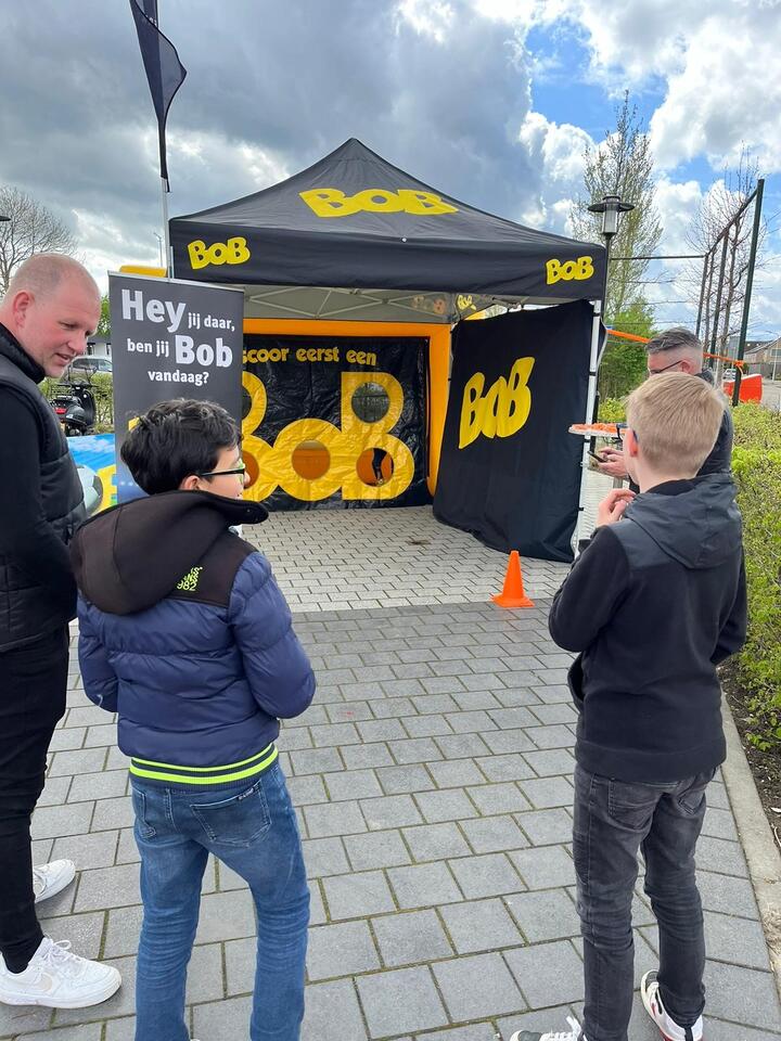 Scholieren bij aftrap BOB Sport Hulst
