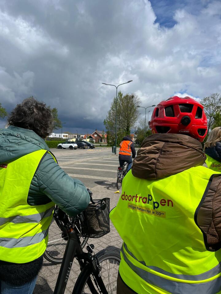 Deelnemers Doortrapdag met hesje