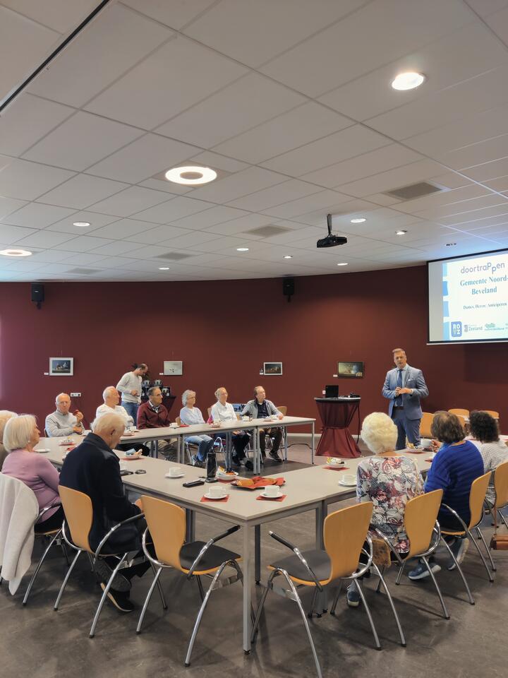 Deelnemers aan Doortrapdag bij theorie gedeelte
