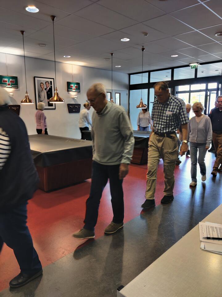 Deelnemers aan Doortrapdag Noord-Beveland doen fitoefeningen