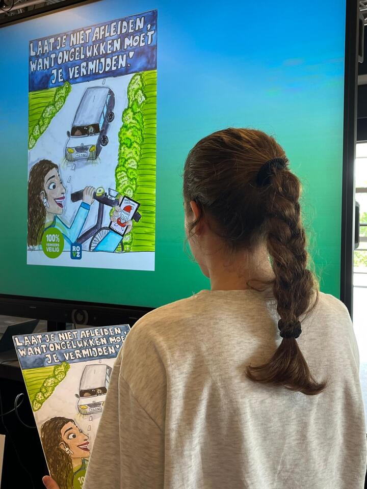 Flo en haar winnende poster