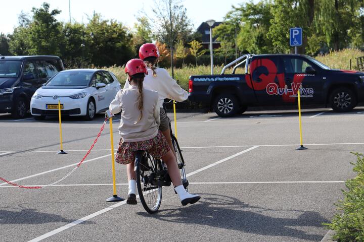 Slim slalommen op de fiets