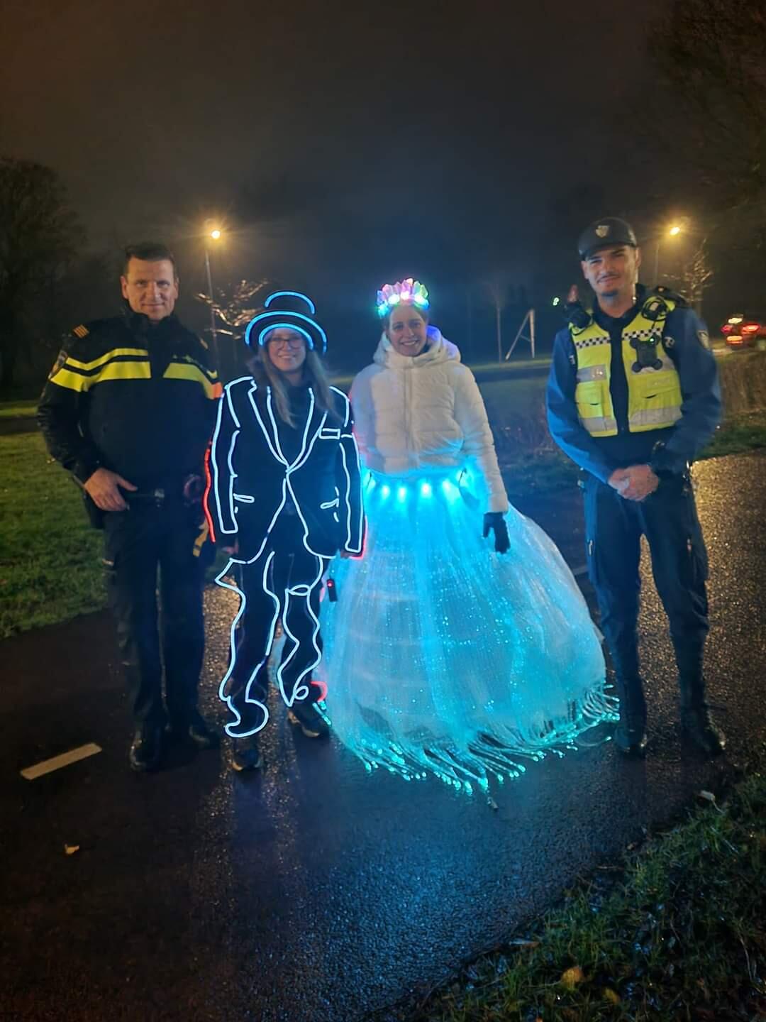 Politie en BOA poseren met Lempke on tour