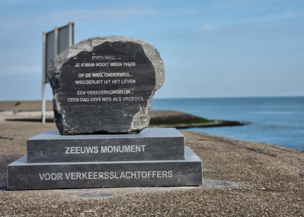Zeeuws monument voor verkeersslachtoffers - voor