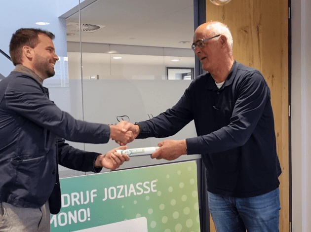 Overdracht MONO Helden stokje Bouwbedrijf Joziasse