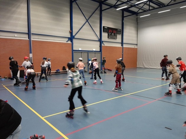Skateclinic voor leerlingen van Den Dullaert in Hulst